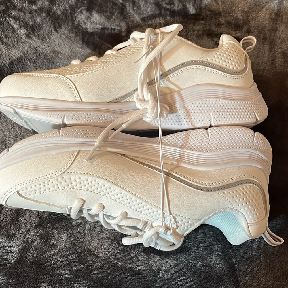 MTD Women's White Athletic Shoes 9.5W. NWT - Picture 4 of 8